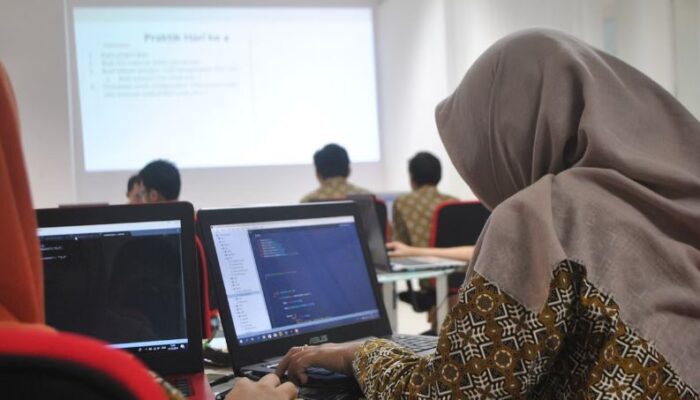Sejarah dan Penemu Komputer: Dari Generasi Pertama hingga Era Kuantum