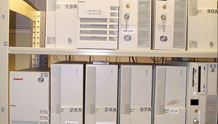Server IBM RISC System/6000 dan Perangkat Yang di Gunakan Pada Sistem Komputerisasi Perusahaan di Indonesia Era 1990